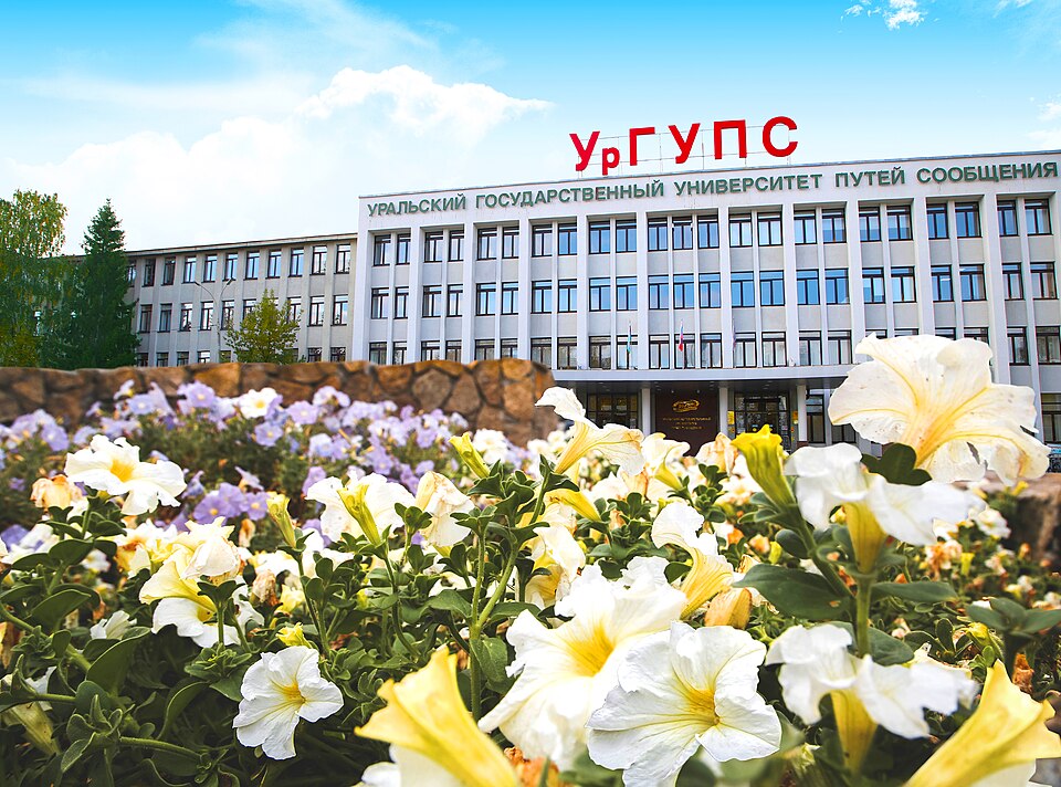 Главный корпус УрГУПС